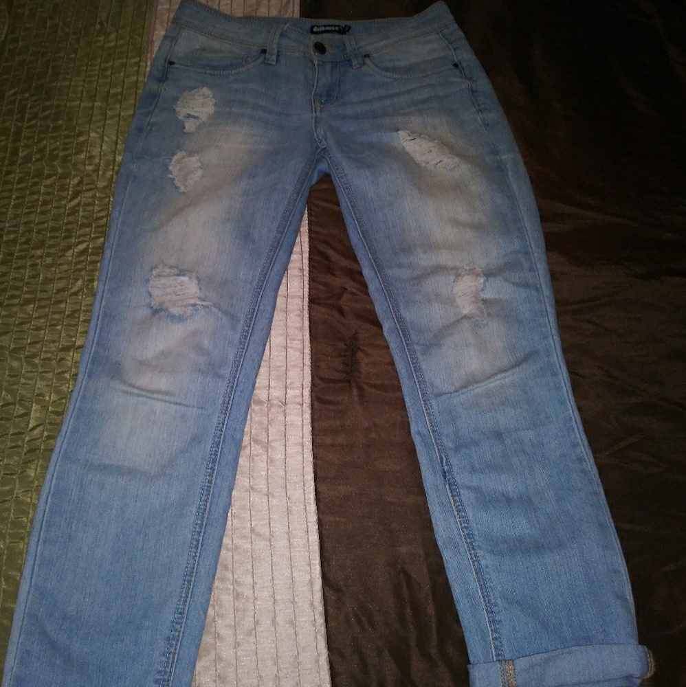 Dollhouse Destructed Capri Jeans